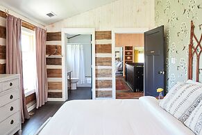 Eclectic Ulster County Cabin w/ Private Hot Tub