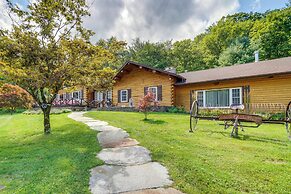 Private Hot Tub: Hudson Valley Cabin Retreat!