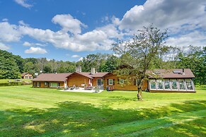 Private Hot Tub: Hudson Valley Cabin Retreat!