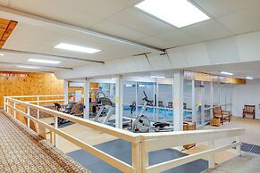 Resort Condo w/ Loft: 1 Mi to Attitash Mountain!