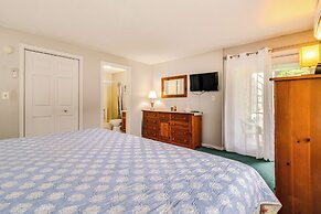 Resort Condo w/ Loft: 1 Mi to Attitash Mountain!