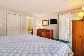 Resort Condo w/ Loft: 1 Mi to Attitash Mountain!