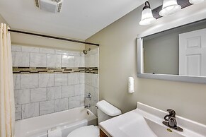 2 Mi to Lake Michigan: Pet-friendly Sawyer Apt