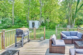 2 Mi to Lake Michigan: Pet-friendly Sawyer Apt