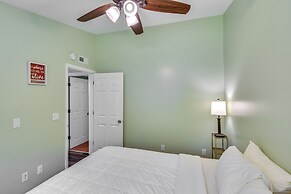 2 Mi to Lake Michigan: Pet-friendly Sawyer Apt