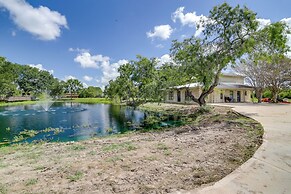 11 Mi to Golf: Home w/ Fishing Pond in Hempstead