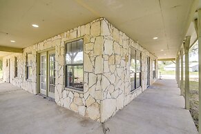11 Mi to Golf: Home w/ Fishing Pond in Hempstead