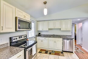 2 Mi to Warren Dunes: Sawyer Apartment w/ Deck!