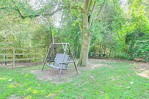 Cabin w/ Fire Pit - 7 Mi to Downtown Carrollton!