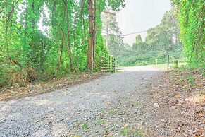 Cabin w/ Fire Pit - 7 Mi to Downtown Carrollton!