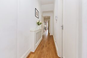 Charming Hampstead Retreat with Patio