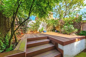 Charming Hampstead Retreat with Patio