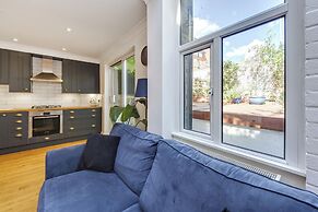 Charming Hampstead Retreat with Patio