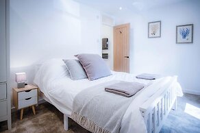 The Cottage - 2 Bedroom Cottage - Tenby