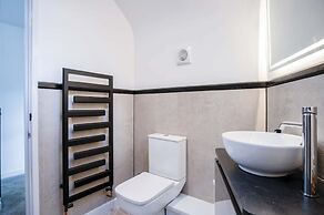 The Cottage - 2 Bedroom Cottage - Tenby