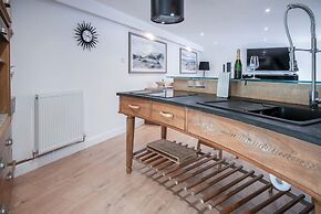 The Cottage - 2 Bedroom Cottage - Tenby