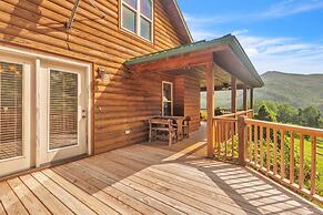 Cozy Mountain Retreat W/ Scenic Views 3 Bedroom Home by RedAwning