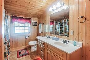 Cozy Mountain Retreat W/ Scenic Views 3 Bedroom Home by RedAwning