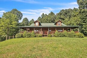 Cozy Mountain Retreat W/ Scenic Views 3 Bedroom Home by RedAwning