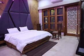 Amritam Palace A Luxury AC Home Stay