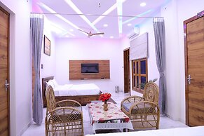 Amritam Palace A Luxury AC Home Stay