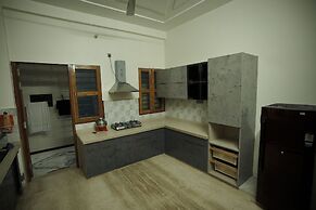 Amritam Palace A Luxury AC Home Stay