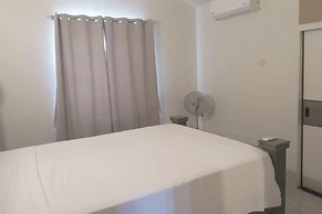 Beach-view 2 Bed Apartment Sleeps 4 - Free Parking