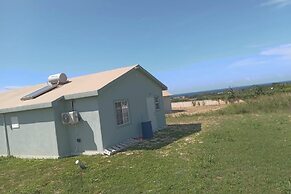Beach-view 2 Bed Apartment Sleeps 4 - Free Parking