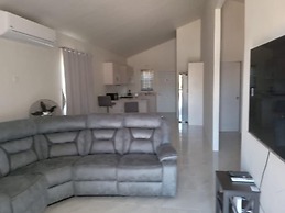 Tropical Oasis Retreat in Discovery Bay