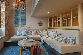 Shirehall Apartments