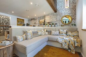 Shirehall Apartments