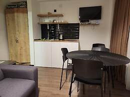 Walk to Ski Lift-1br-studio-balcony-parking