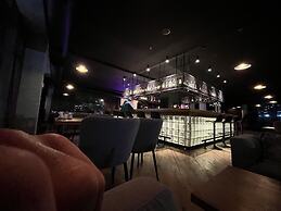 Walk to Ski Lift-1br-studio-balcony-parking