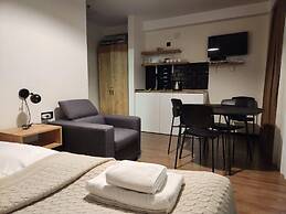 Walk to Ski Lift-1br-studio-balcony-parking