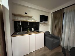 Walk to Ski Lift-1br-studio-balcony-parking