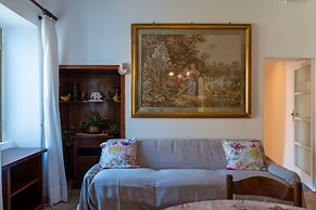 Limonta Lakeview Apartment