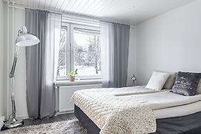 Bright 1BR Apartment next to the Beach