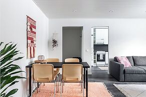 Bright 1BR Apartment next to the Beach