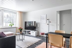 Bright 1BR Apartment next to the Beach