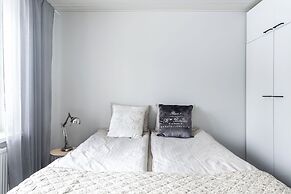 Bright 1BR Apartment next to the Beach