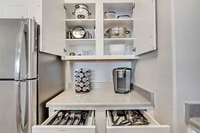 Welcoming 2BR Pool Gym Near Hill AFB Lagoon