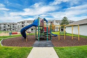 Welcoming 2BR Pool Gym Near Hill AFB Lagoon