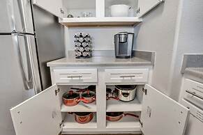 Welcoming 2BR Pool Gym Near Hill AFB Lagoon