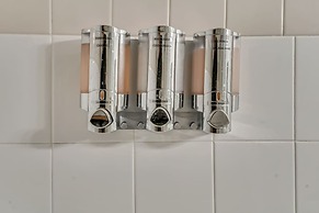 Welcoming 2BR Pool Gym Near Hill AFB Lagoon