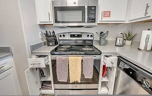 Welcoming 2BR Pool Gym Near Hill AFB Lagoon