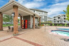 Ground Floor King Beds Pool Gym - Near Hill AFB