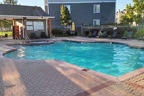 Ground Floor King Beds Pool Gym - Near Hill AFB
