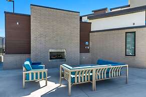 Upscale 2BR w Pool Gym Near Hill AFB