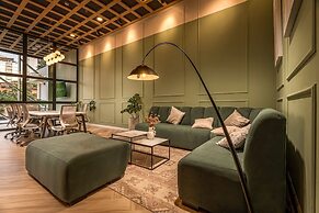 Houze Stay & Residences by AVA