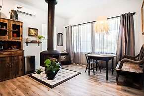 Rustic Studio Rain Shower 3min-asian Dist